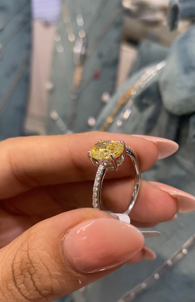 Bague Soleil Ovale à Épaules